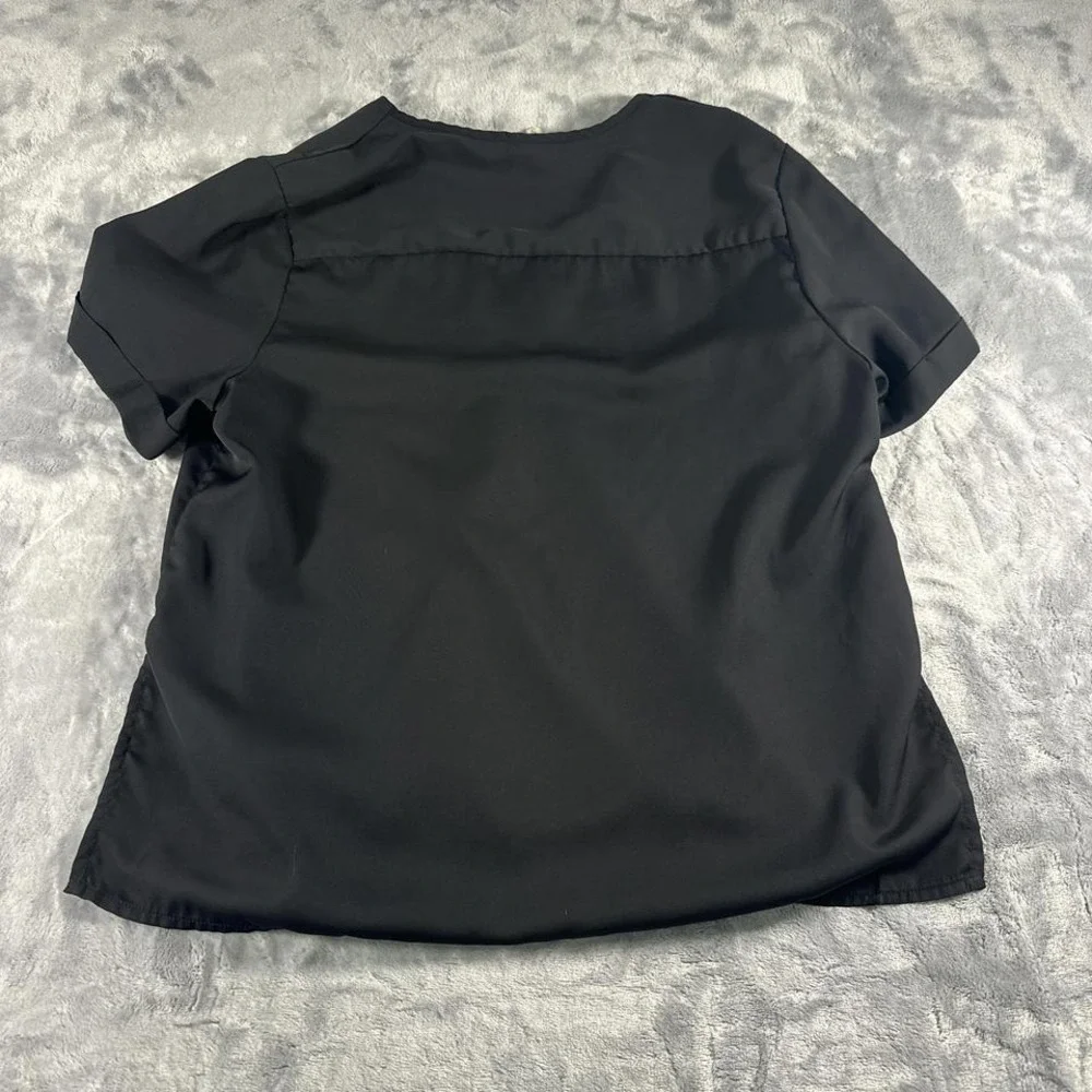 Black blouse with‎ a twist detail